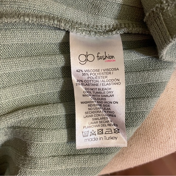 Francesca’s ribbed button top - Picture 4 of 6